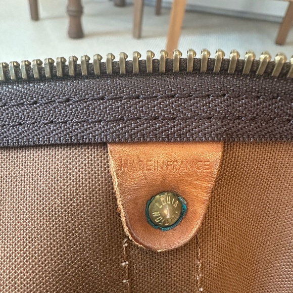 Authentic LV Keepall Bandoulière 55 - Picture 10 of 17